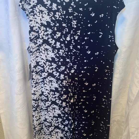 NEW Chaps Dress Women’s Size20 Navy&White Printed with Cap Sleeve with ruching - Picture 4 of 11